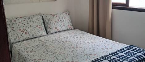 4 chambres, fer et planche à repasser, Wi-Fi, draps fournis