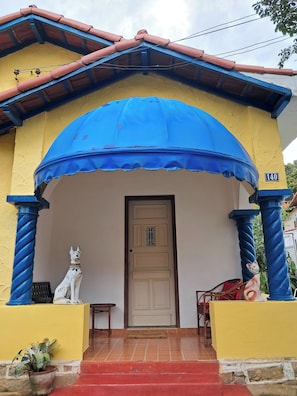 Exterior detail - Casa das Alamandas aluguel de temporada (Corrêas Petrópolis)