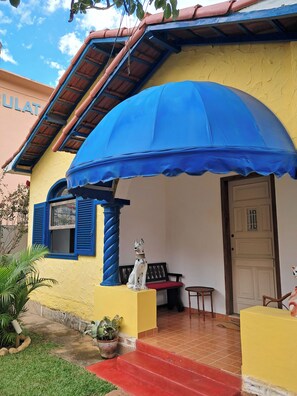 Exterior detail - Casa das Alamandas aluguel de temporada (Corrêas Petrópolis)