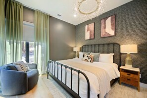 6 bedrooms, desk, iron/ironing board, free WiFi