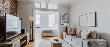 Fernseher, Stereoanlage