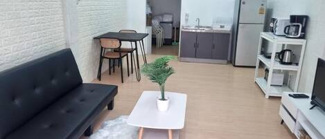 Comfort Townhome, Kitchenette, City View | Living area | Flat-screen TV