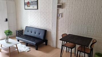 Comfort Townhome, Kitchenette, City View | Living area | Flat-screen TV