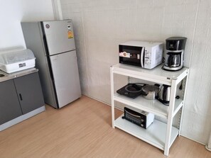 Comfort Townhome, Kitchenette, City View | Private kitchen - Haus Sathorn Pier  (Bangkok)