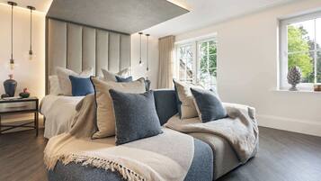 1 bedroom, desk, WiFi, bed sheets
