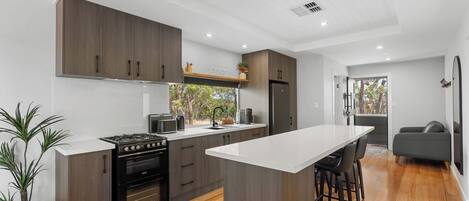 Mikrowelle, Ofen, Herdplatte, Geschirrspüler