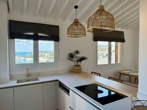 Refrigerador, lavavajillas y utensilios de cocina 