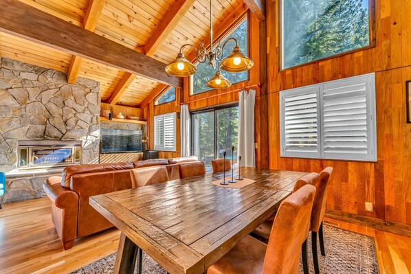 Dining - Cozy Carnelian Bay Escape with Deck and Foosball (Carnelian Bay)