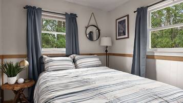 2 bedrooms, iron/ironing board, WiFi, bed sheets