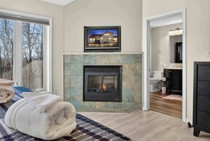 4 bedrooms, desk, iron/ironing board, WiFi