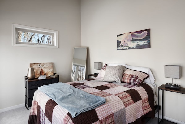 4 bedrooms, desk, iron/ironing board, WiFi