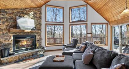 Cabin w/hot tub, fire pit & deck