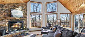 Cabin w/hot tub, fire pit & deck
