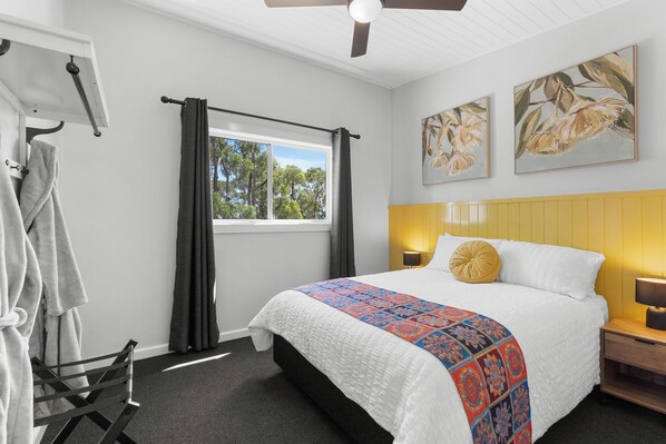 2 bedrooms, iron/ironing board, WiFi, bed sheets