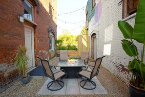 Outdoor dining - Loft in the Zoo • Premium downtown apartment! (Kalamazoo)