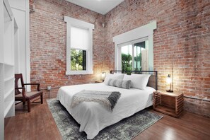 2 slaapkamers, een strijkplank/strijkijzer, gratis wifi, beddengoed