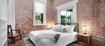 Loft in the Zoo • Premium downtown apartment!