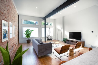 Loft in the Zoo • Premium downtown apartment!