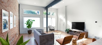 Loft in the Zoo • Premium downtown apartment!