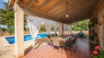 Rumah | Tempat makan outdoor