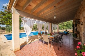 House | Outdoor dining - Traditional Finca in Mallorcan Countryside (Santa Margalida)