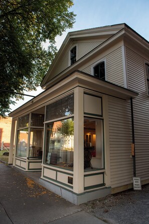 Exterior - Vermont Downtown Oasis - Two Bedroom in Picturesque Downtown (Bennington)
