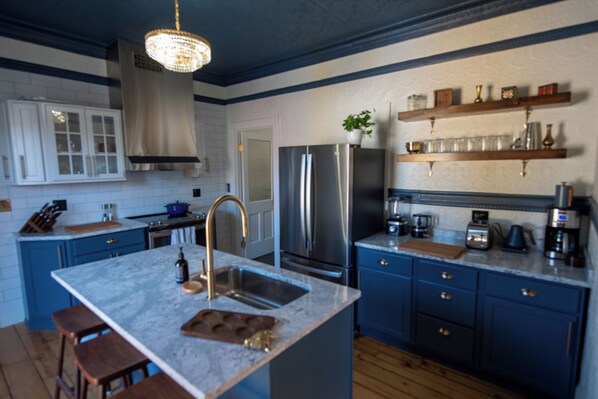 Fridge, microwave, oven, dishwasher - Vermont Downtown Oasis - Two Bedroom in Picturesque Downtown (Bennington)