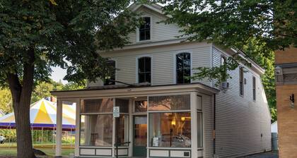 Vermont Downtown Oasis - Two Bedroom in Picturesque Downtown