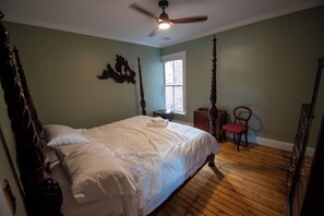 2 bedrooms, desk, free WiFi, bed sheets