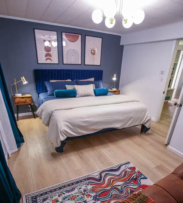 2 bedrooms, desk, iron/ironing board, WiFi