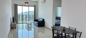 5mins to Penang airport.Charming 3-bedroom condo.WiFi in delightful Bayan Lepas