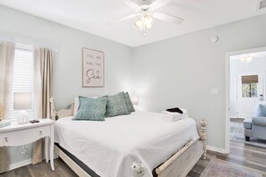 3 slaapkamers, een strijkplank/strijkijzer, internet, beddengoed