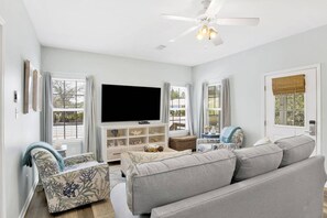 TV - You, Me and the Sea Cottage at The Rookery ~ Close to the beach + $400 in FREE Activities Daily (Gulf Shores)
