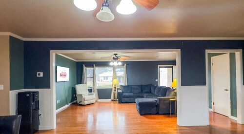 The Spacious Avocado | 4 Bed, 2 Bath