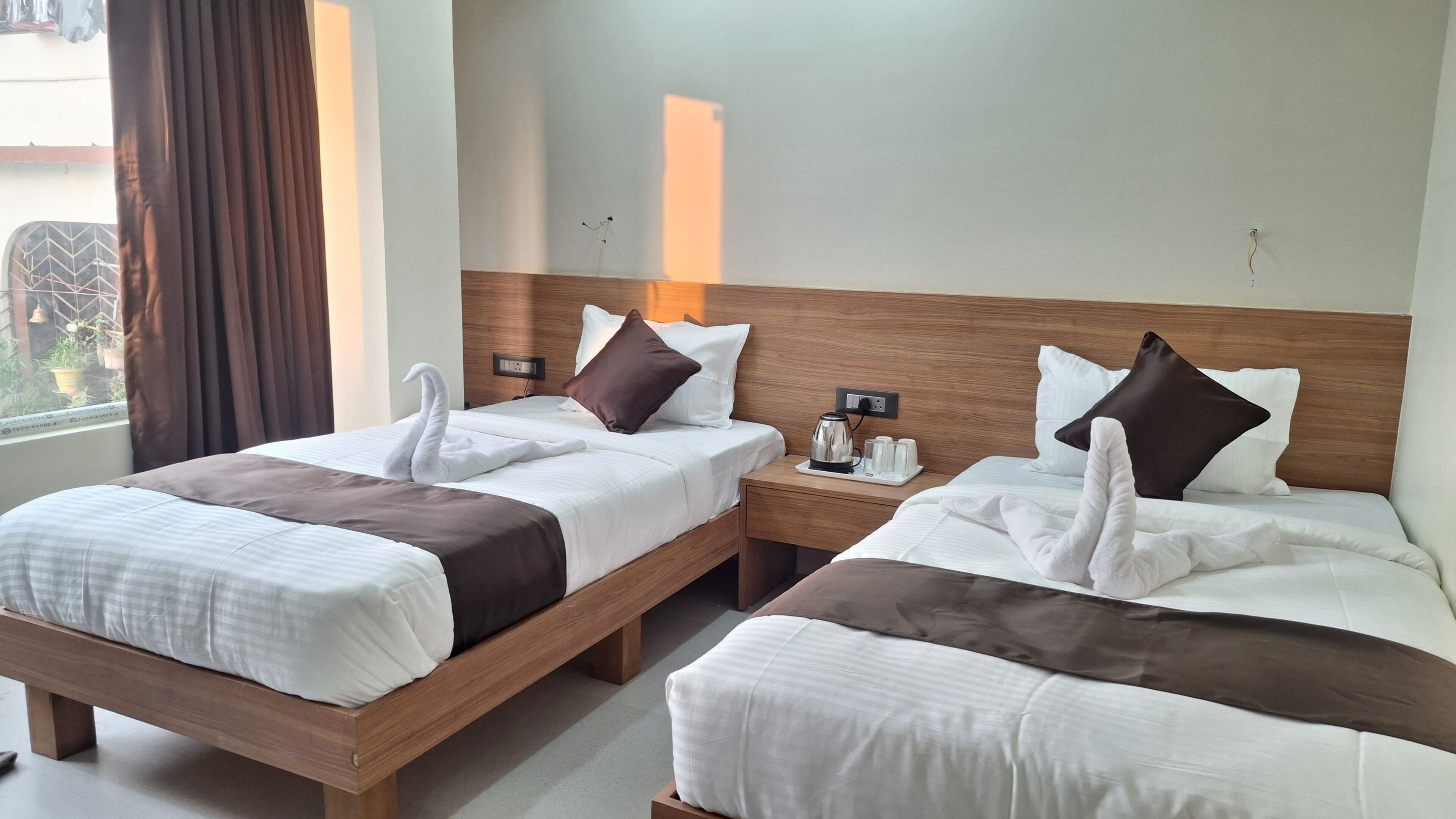 Deluxe Double or Twin Room | Meja, ruang kerja komputer riba, kalis bunyi, Wi-fi percuma 