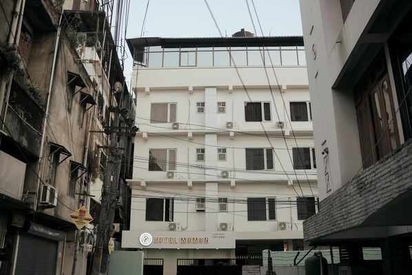 Front of property - Hotel Momon (Guwahati)