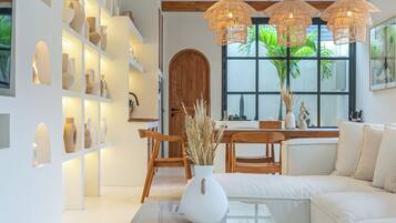 Vila superluxo, sacada, vista para a piscina | Sala de estar