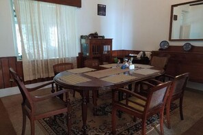 Dining - The Gundumalai Bungalow, Munnar Villa (Suryanelli)