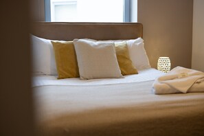 Iron/ironing board, free WiFi, bed sheets