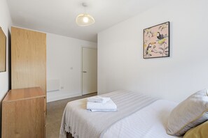 Iron/ironing board, free WiFi, bed sheets