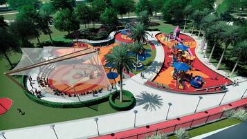 Una piscina al aire libre