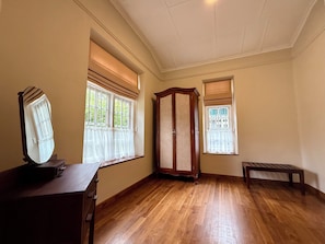1 bedroom, in-room safe, desk, laptop workspace - Watawala Tea Plantation Bungalow (Watawala)