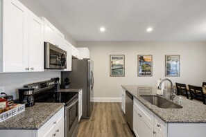 Fridge, microwave, oven, stovetop - The Elm at Ducks Landing (Aberdeen)