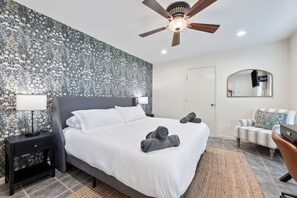 7 bedrooms, WiFi, bed sheets - Villa for 50 ppl-Pool & Private Cinema (Harris County)