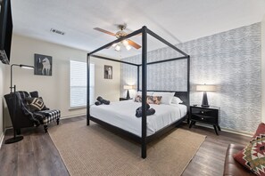 7 bedrooms, WiFi, bed sheets