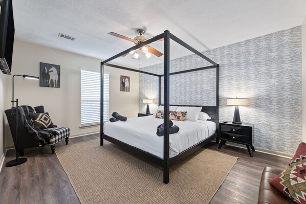 Spacious bedroom with cozy seating area - 7BR Villa w/ Pool, Cinema & Guest House | Tomball (Harris County)