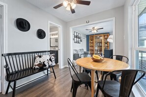 Dining - Villa for 50 ppl-Pool & Private Cinema (Harris County)