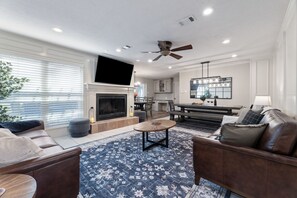 TV, offices - Villa for 50 ppl-Pool & Private Cinema (Harris County)