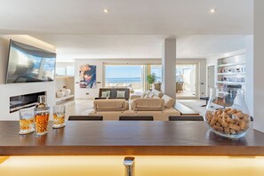 TV, peis og stereoanlegg