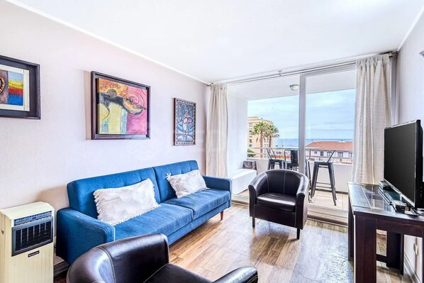 Basic Apartment | Living area | TV